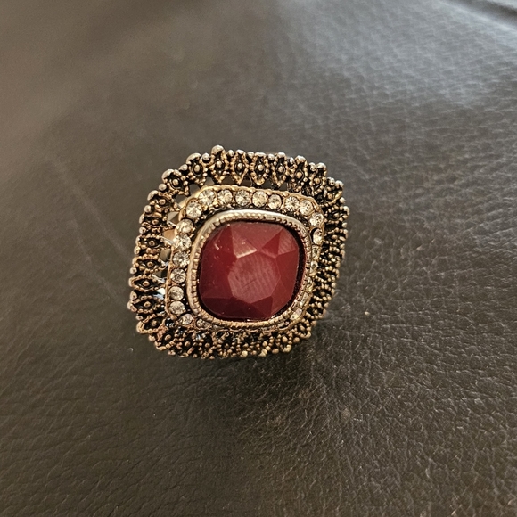 Ring - Picture 3 of 9